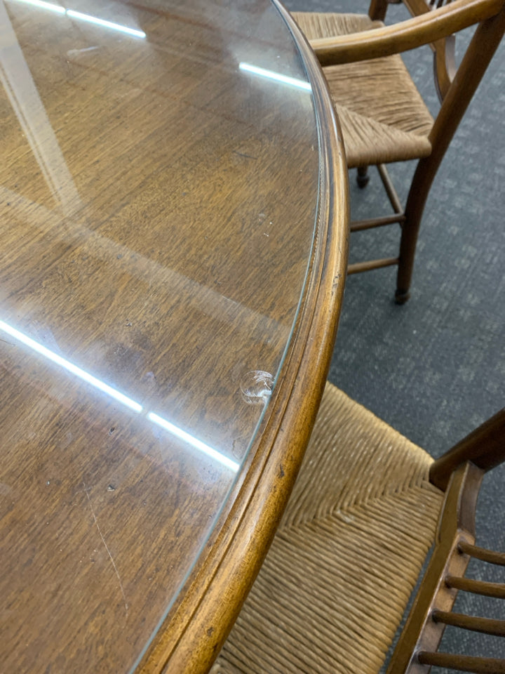 ROUND WOOD DINNER TABLE W/ 4 CHAIRS WOVEN SEATS GLASS TOP.