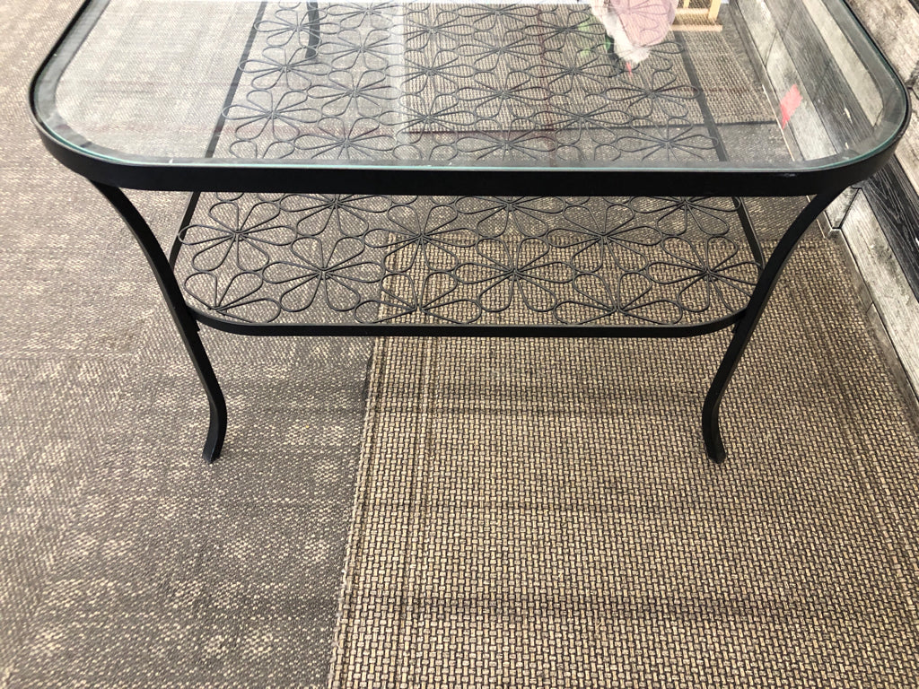 ROUNDED CORNER GLASS TOP COFFEE TABLE.