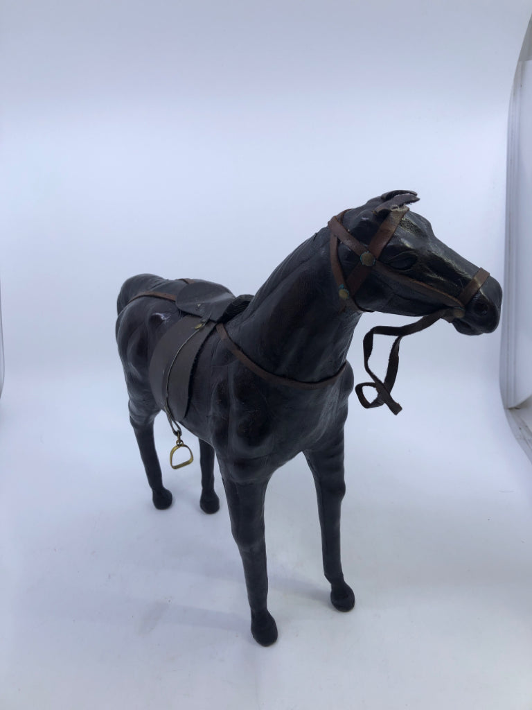 BYERS CHOICE LEATHER HORSE W SADDLE.
