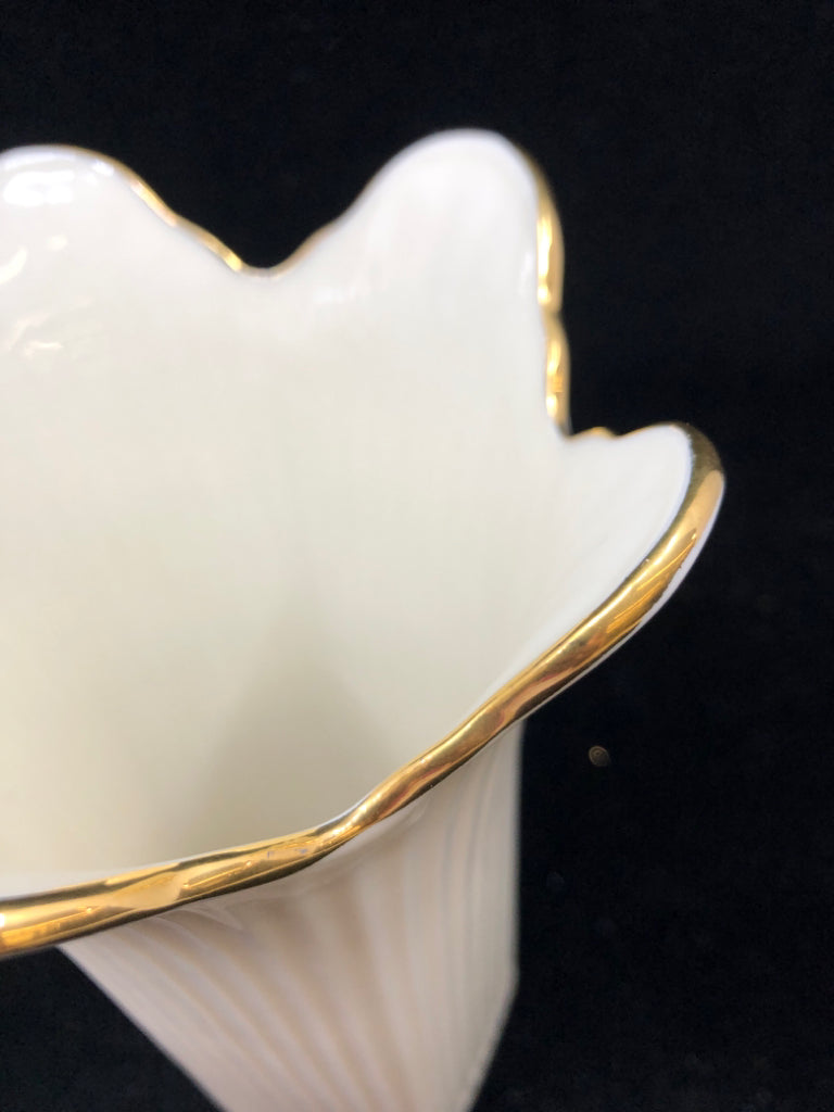 LENOX CREAM COLORED VASE W/GOLD RIM.