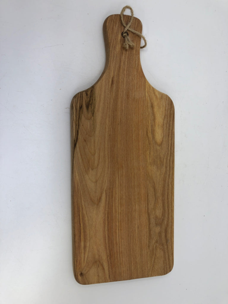 WOOD CHARCUTERIE DEFINITION BOARD.
