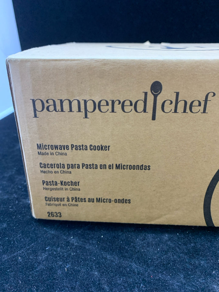 NIB MICROWAVE PASTA COOKER PAMPERED CHEF.