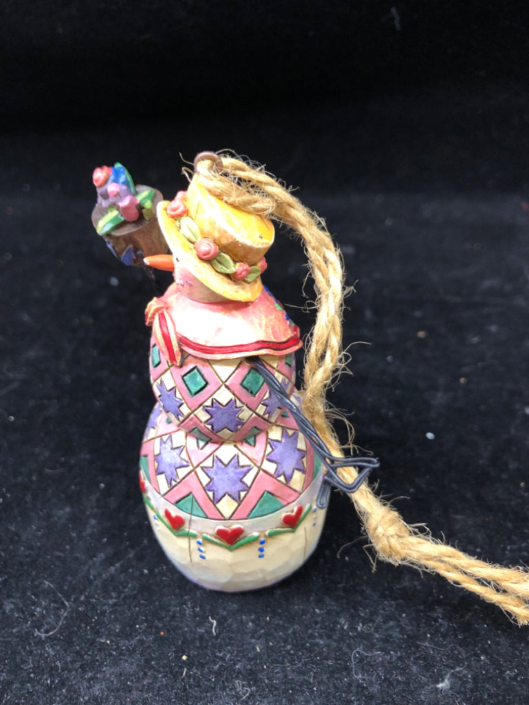 JIM SHORE HOLDING FLOWERS SNOW WOMAN.