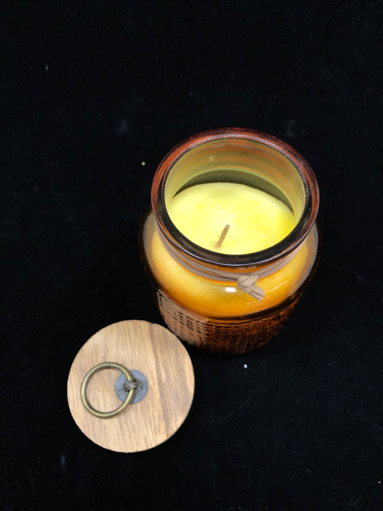 AMBER GLASS CANDLE W/WOOD LID.