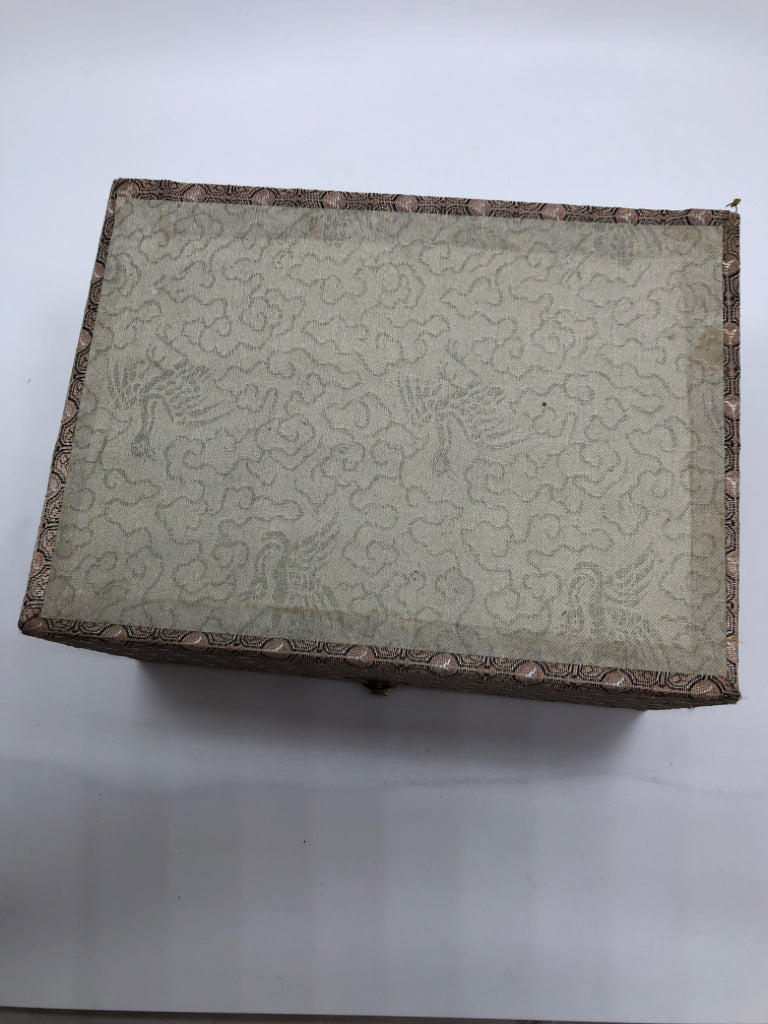 WOOD LACQUER VASE IN FABRIC BOX VASE.