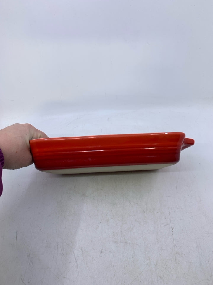 RED OMBRE SHALLOW CASSEROLE DISH.