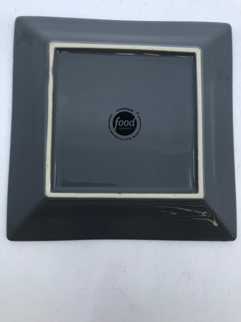 12 PC SVC 4 SQUARE PLATES + BOWLS.