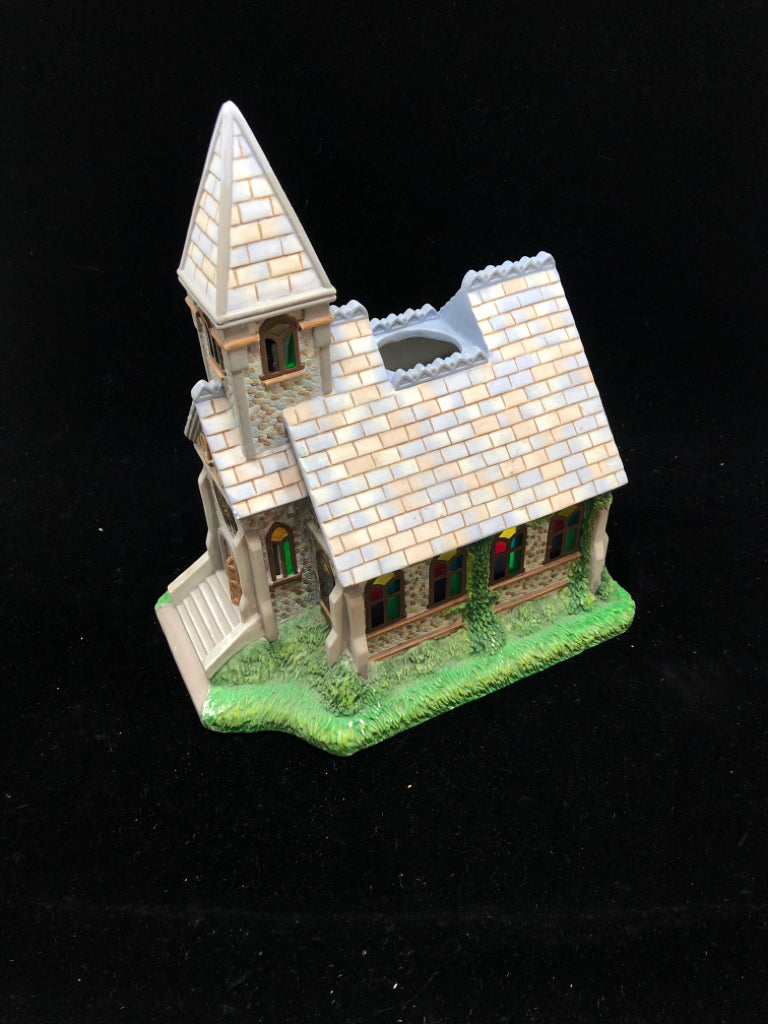 PARTYLITE CATHEDRAL TEA LIGHT HOLDER.