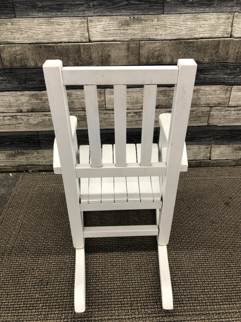 CHILDRENS WHITE WOOD ROCKING CHAIR.