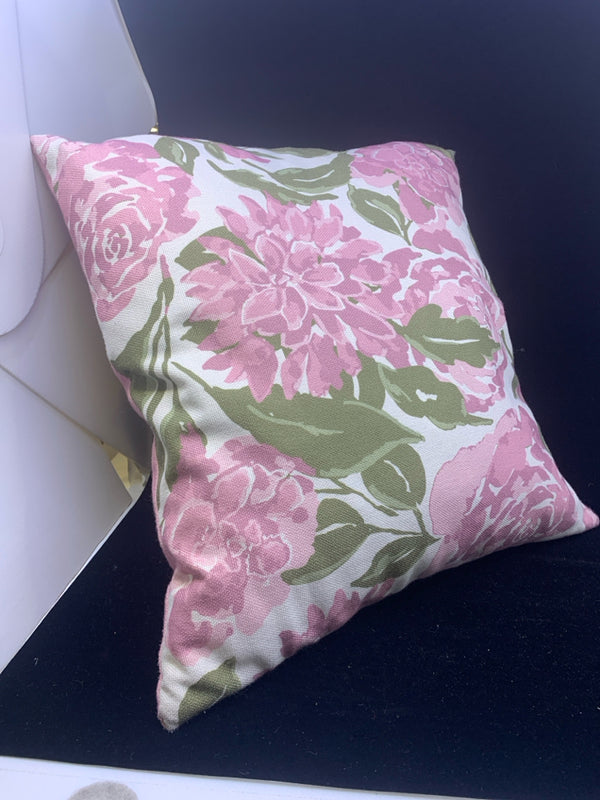 PINK AND GREEN ROSE PILLOW.