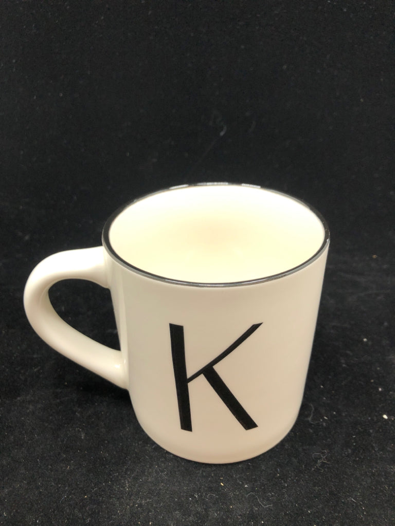 B&W "K" MUG.