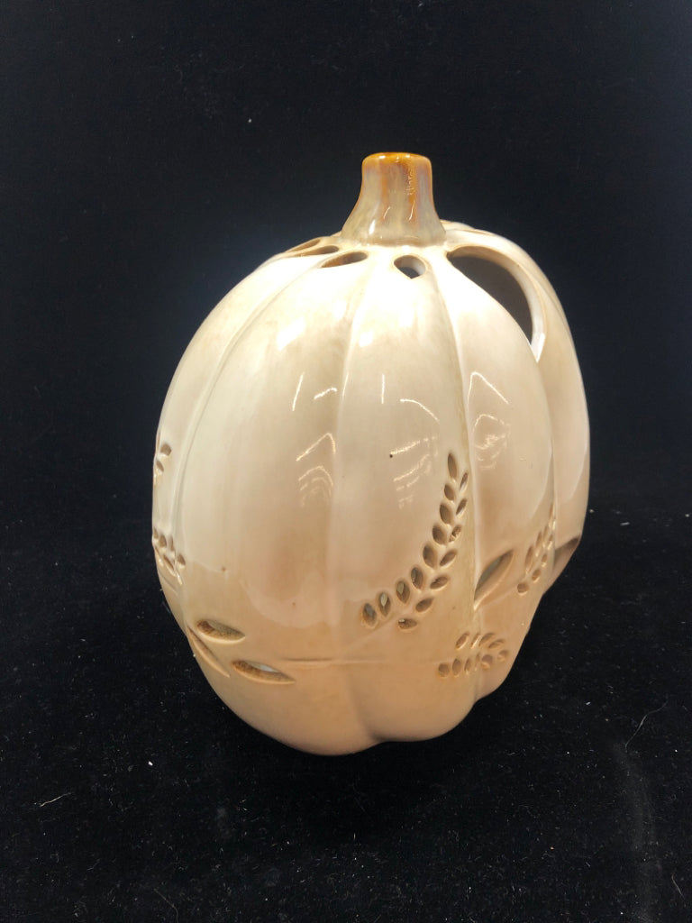 LEAFY PUMPKIN VOTIVE CANDLE HOLDER.