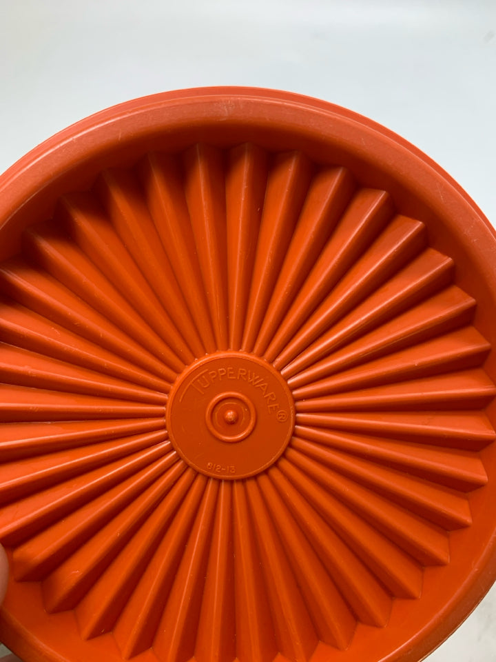 VTG SMALL FOOD CONTAINER.