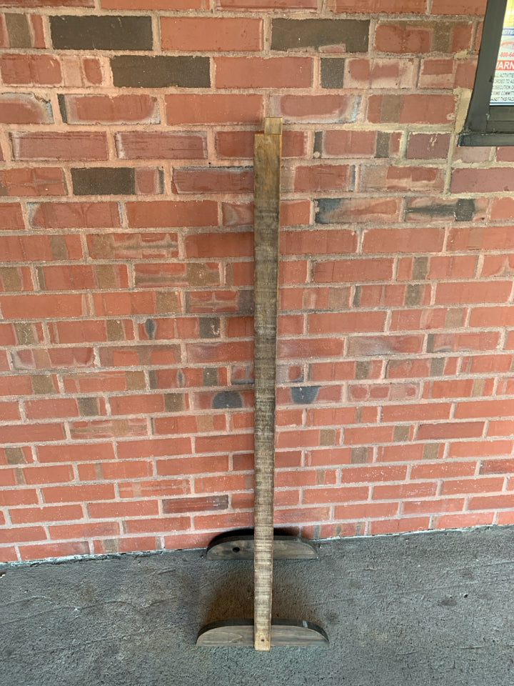 PRIMITIVE WOOD BLANKET RACK W DECORATIVE SHALL.