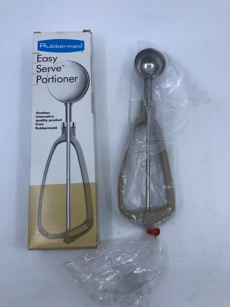 NIB RUBBERMAID EASY SERVE PORTIONER