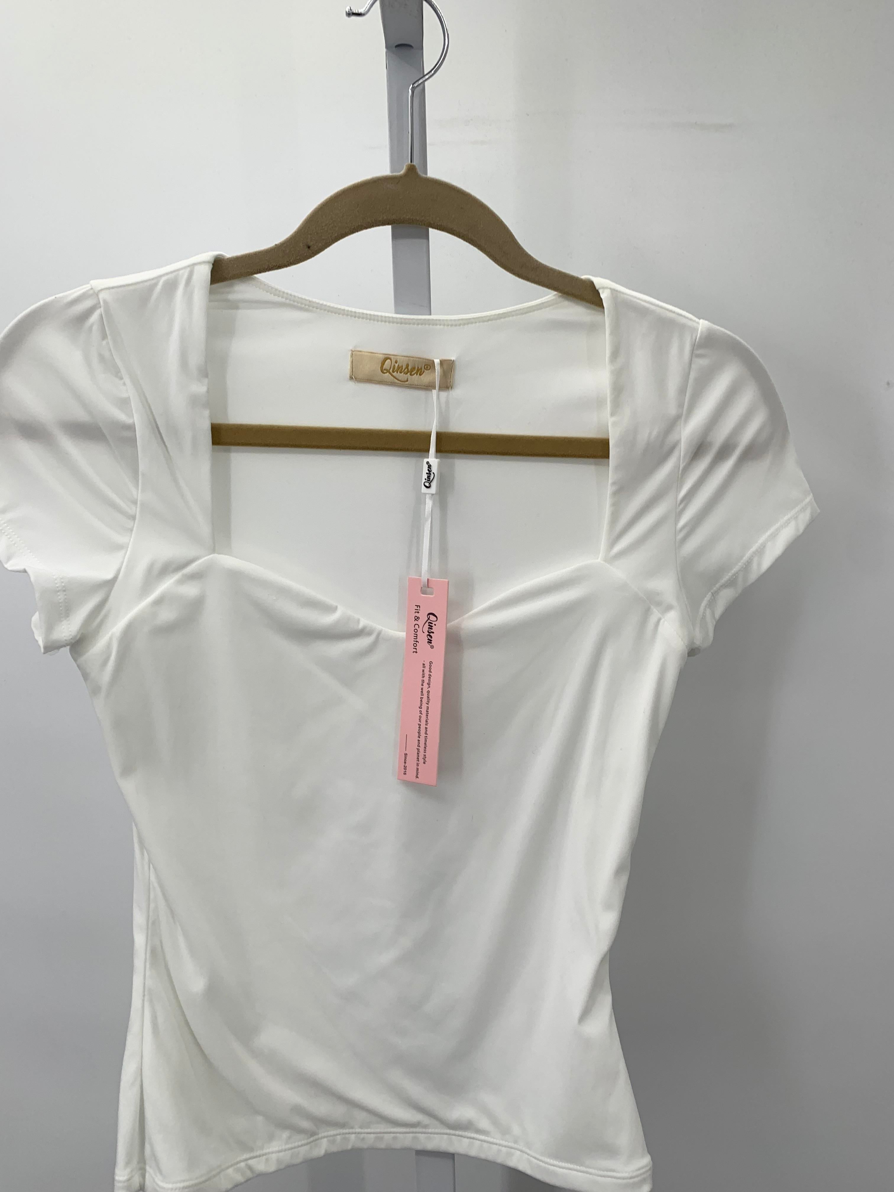 Size Medium Juniors Short Sleeve Shirt