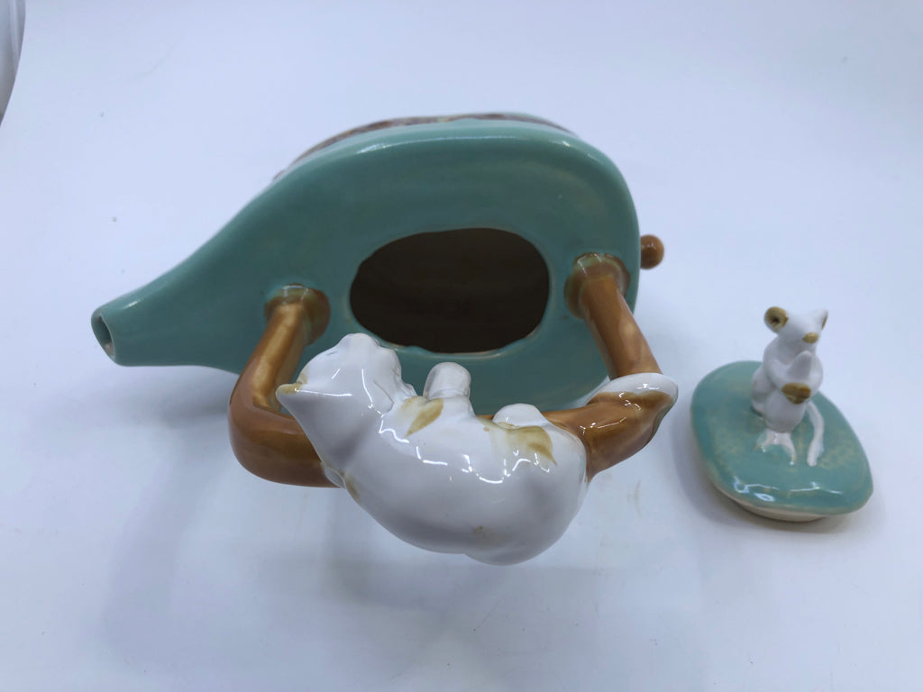 VTG TEAL POTTERY CAT AND MOUSE TEAPOT.
