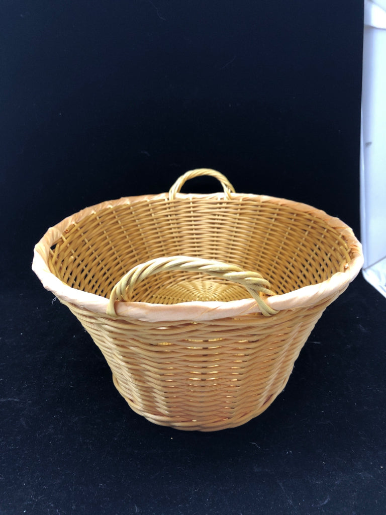 OVAL BLONDE BASKET W 2 HANDLES.