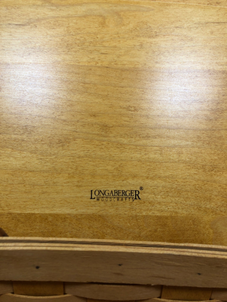 1998 BASKET W/WOODEN LID.