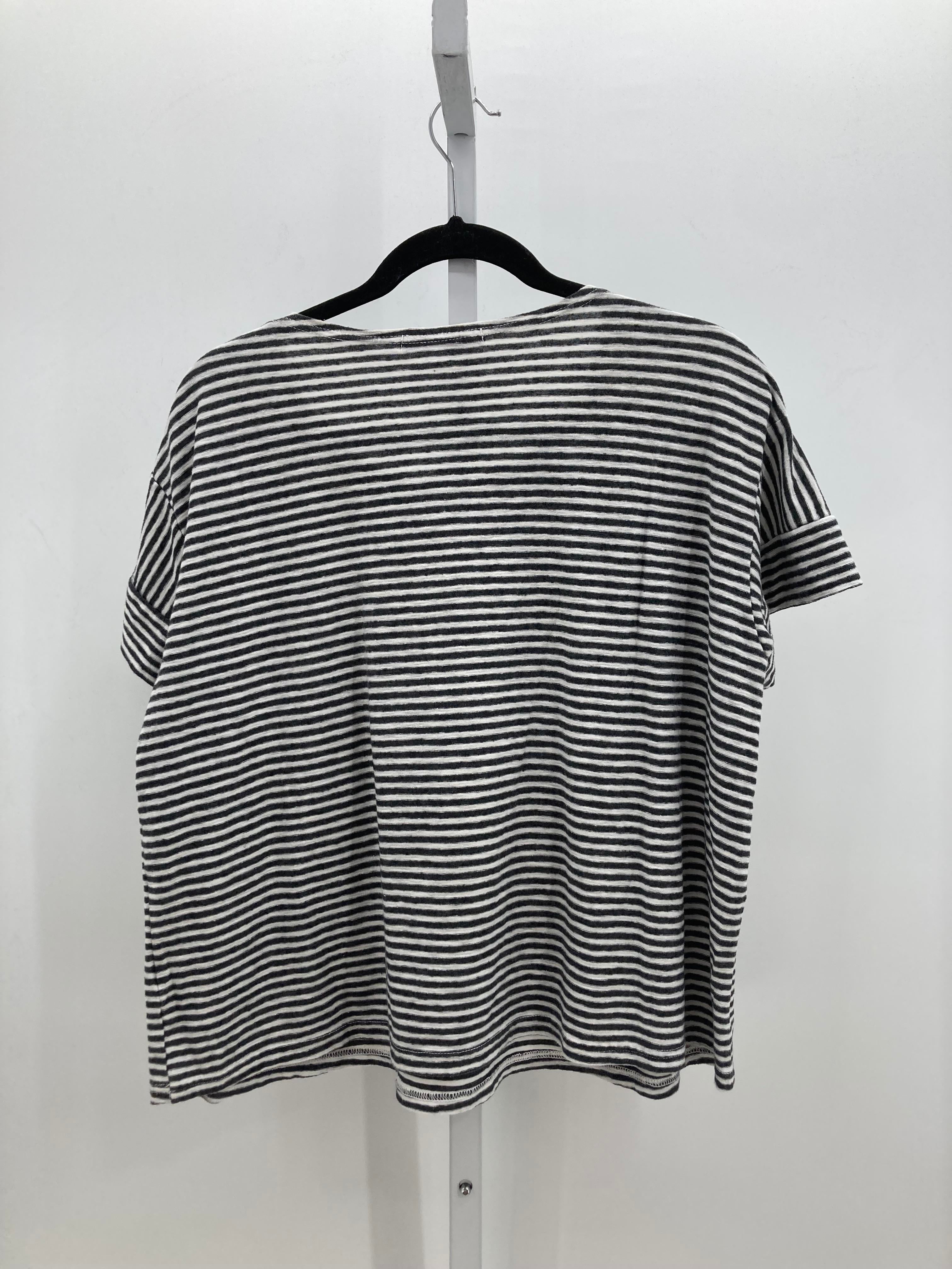 Size Medium Misses Short Sleeve Shirt