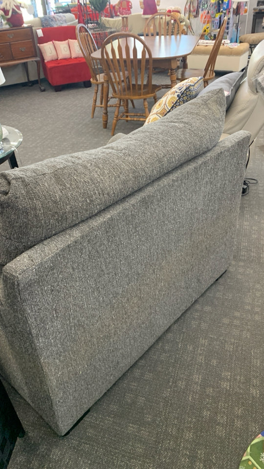 GREY OVERSIZED CHAIR.
