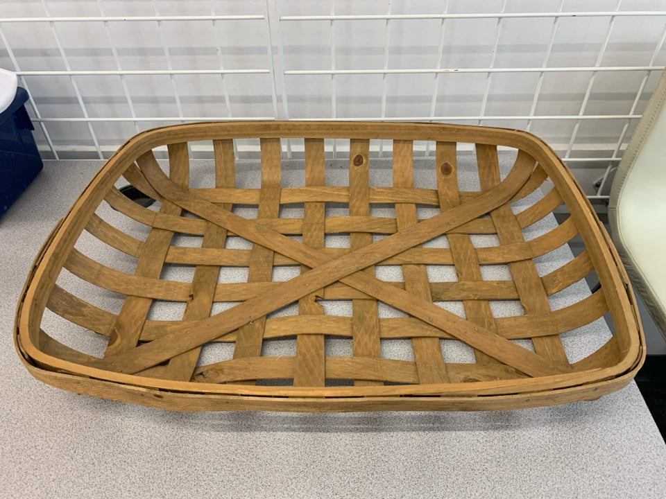 LG WOOD WOVEN TOBACCO BASKET.