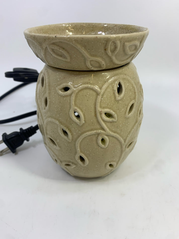 CREAM W/EMBOSSED LEAVES YANKEE CANDLE WAX WARMER.