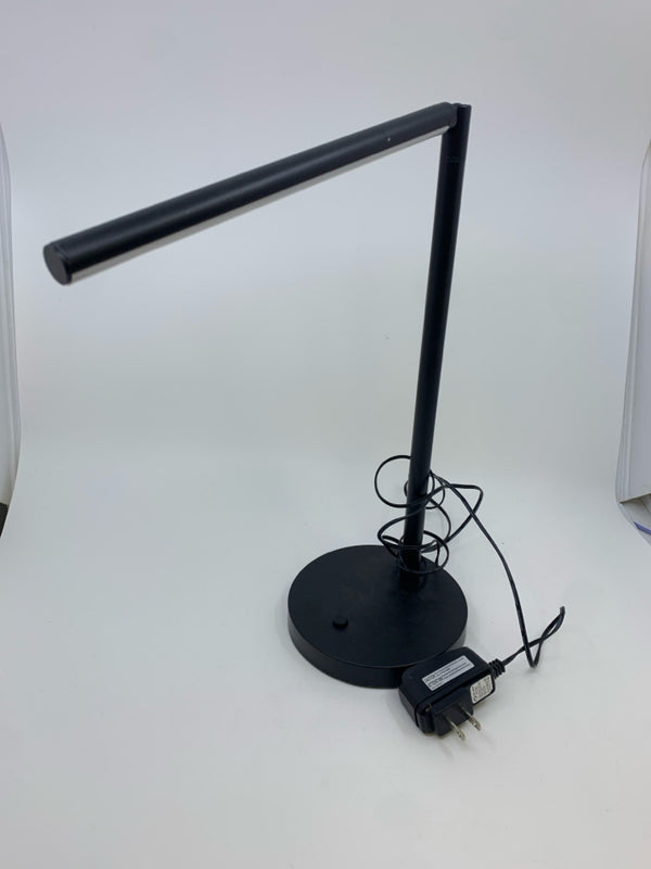 BLACK ADJUSTABLE TOUCH LAMP.