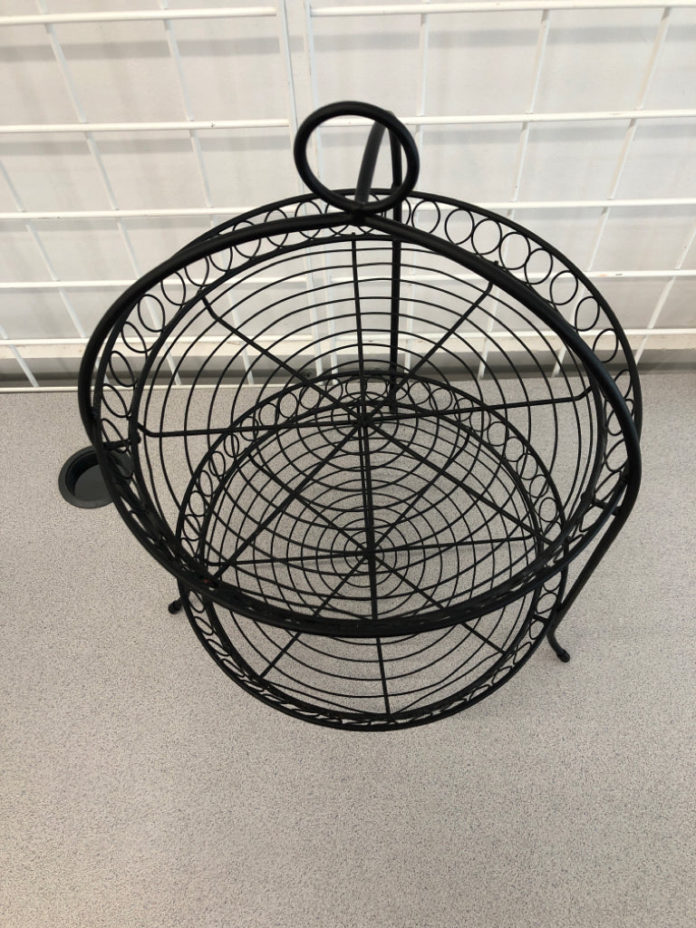 2-TIER METAL DISPLAY.