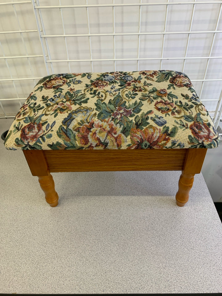 WOOD/FLORAL FABRIC STORAGE FOOT STOOL.