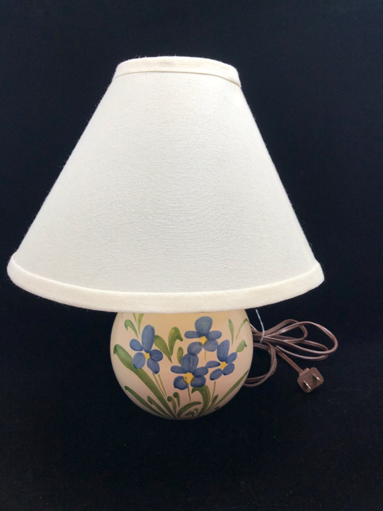 BLUE FLOWER PAINTED CREAM LAMP W/CREAM SHADE.