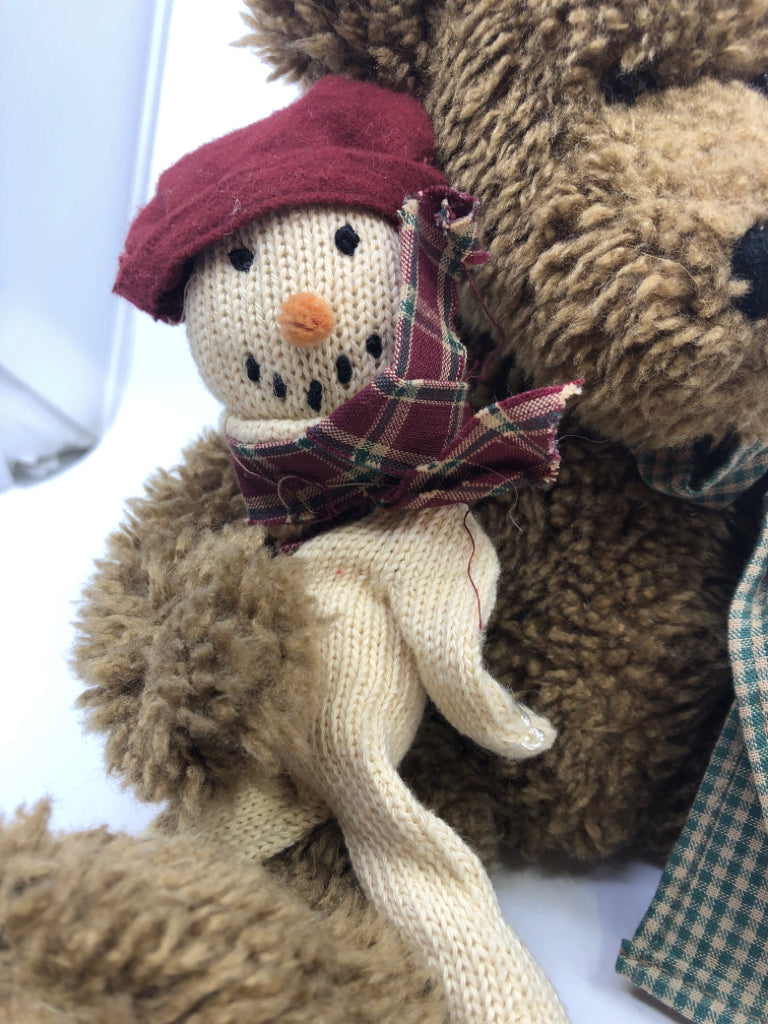 BOYDS BEAR BREWSTER T-BEAR HOLDING SNOWMAN.