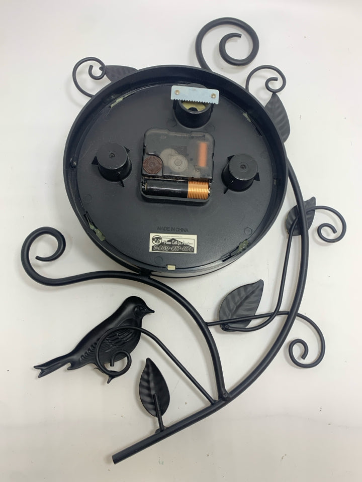 METAL BIRD CLOCK.