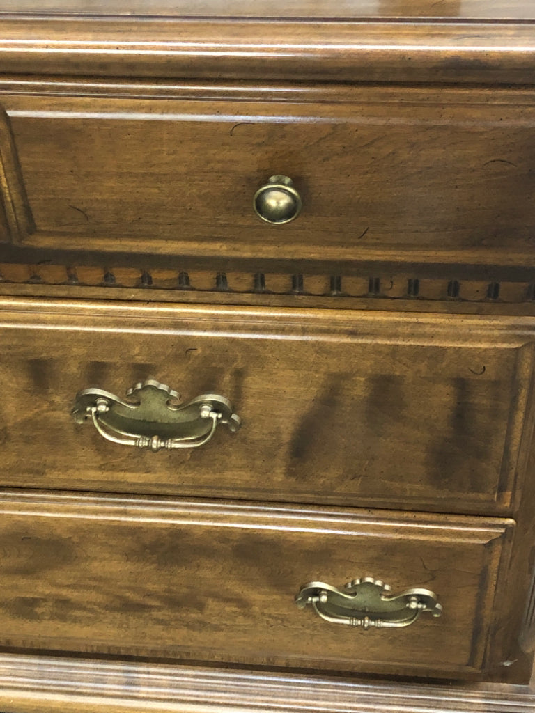 VTG DRESSER W/MIRROR.