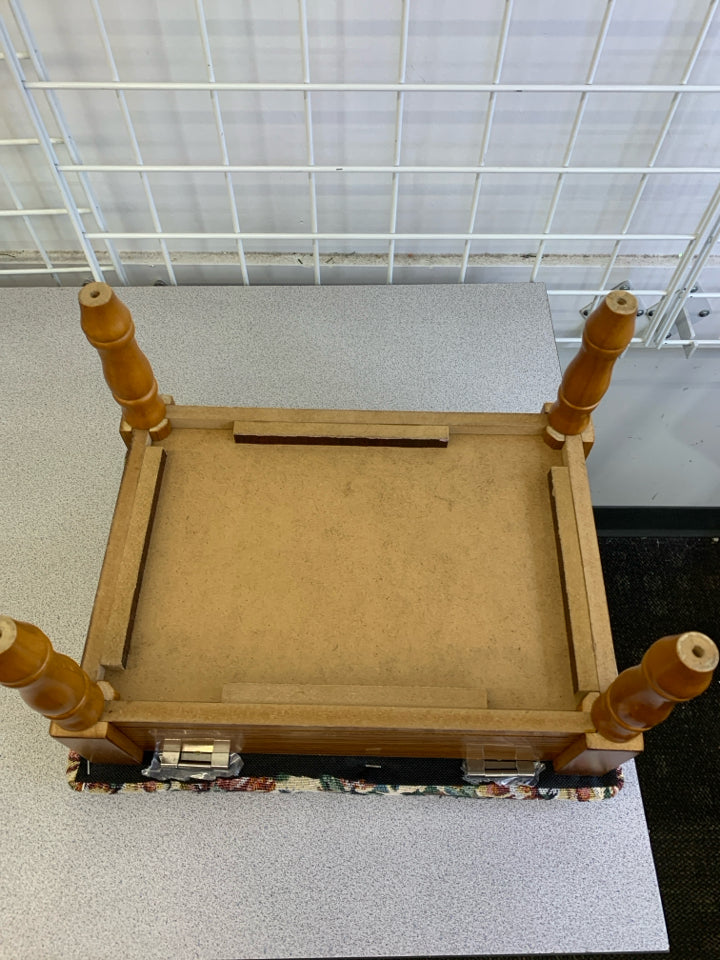 WOOD/FLORAL FABRIC STORAGE FOOT STOOL.