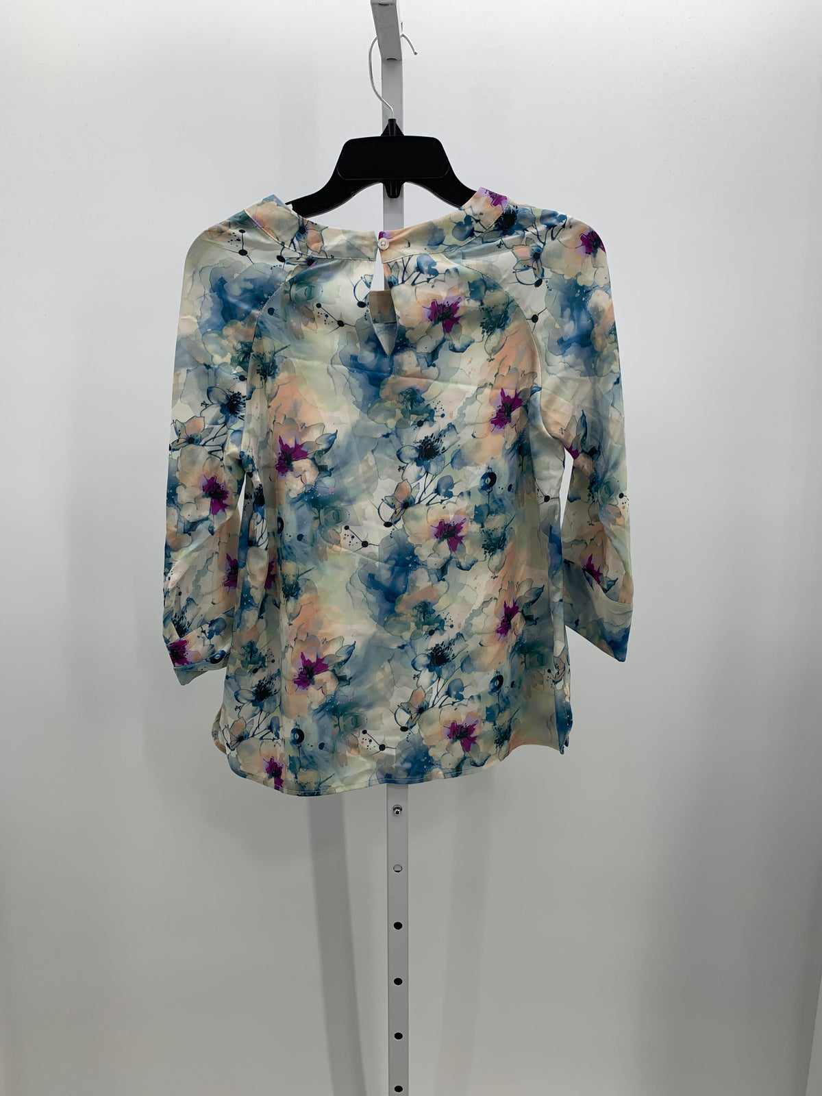 Size X Small Petite Petite 3/4 Sleeve Shirt