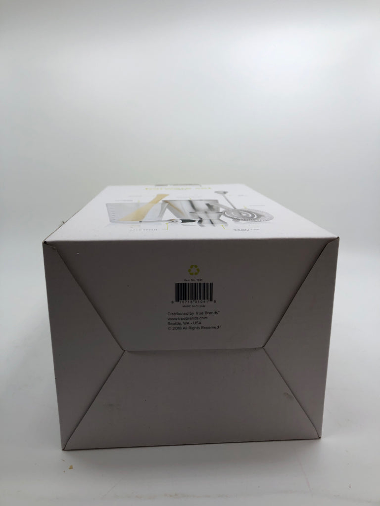 NIB 7 PIECE BAR WARE SET.