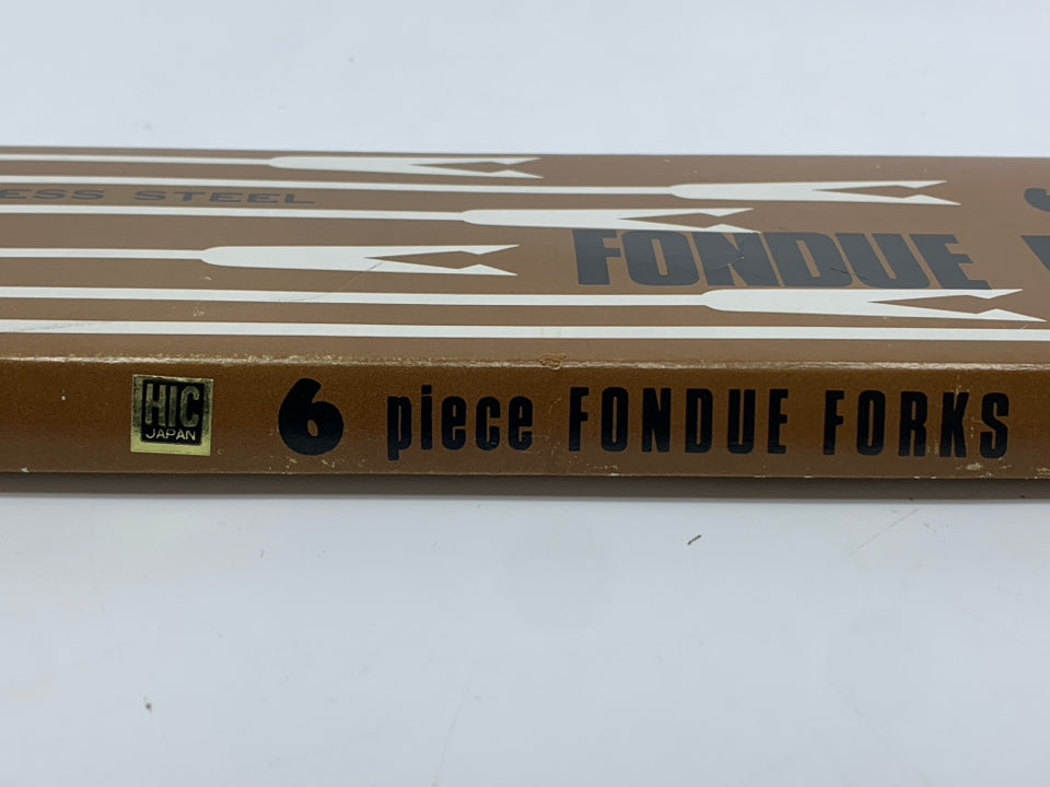 6 FONDUE FORKS IN BOX.