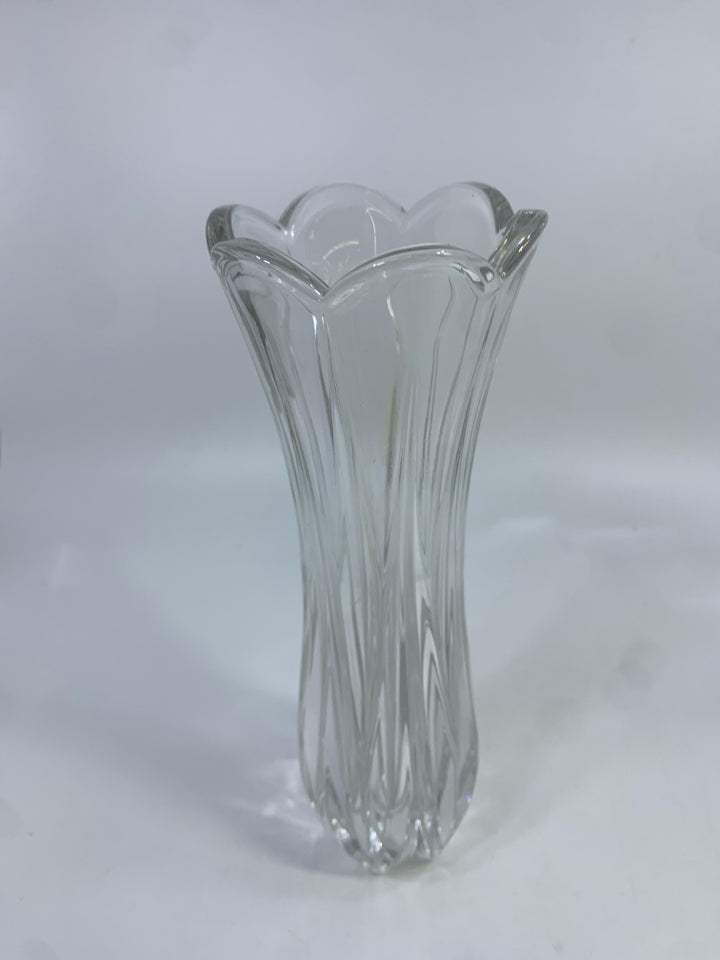 LENOX SCALLOPED CRYSTAL VASE.