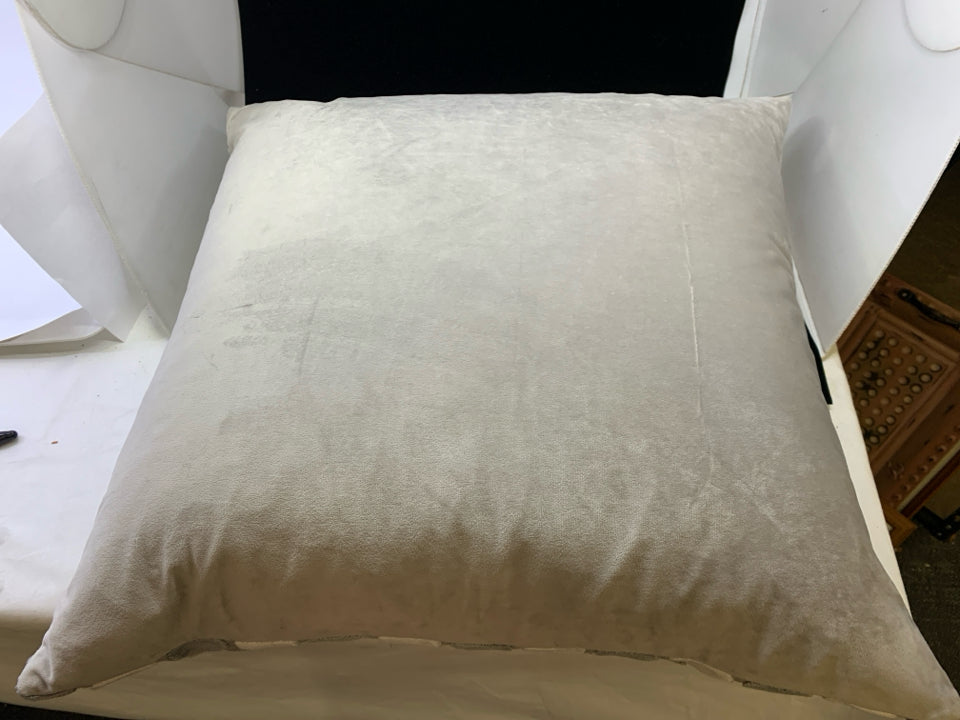 GREYS/WHITE POLKA DOT PILLOW.