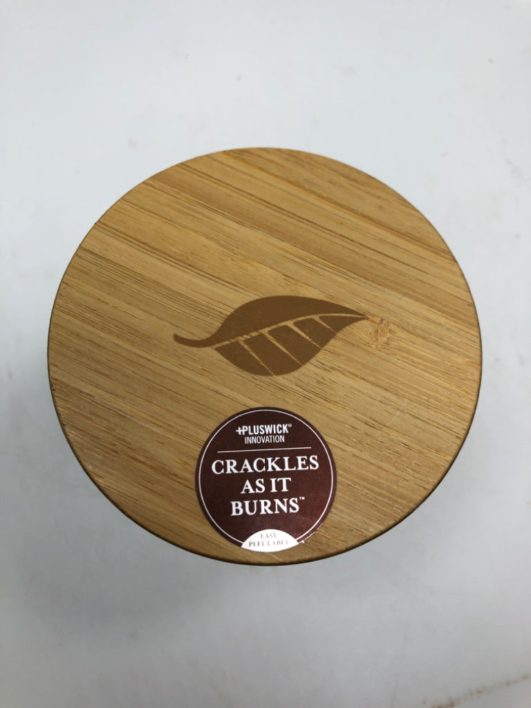 COASTAL AIR WOOD WICK CANDLE.
