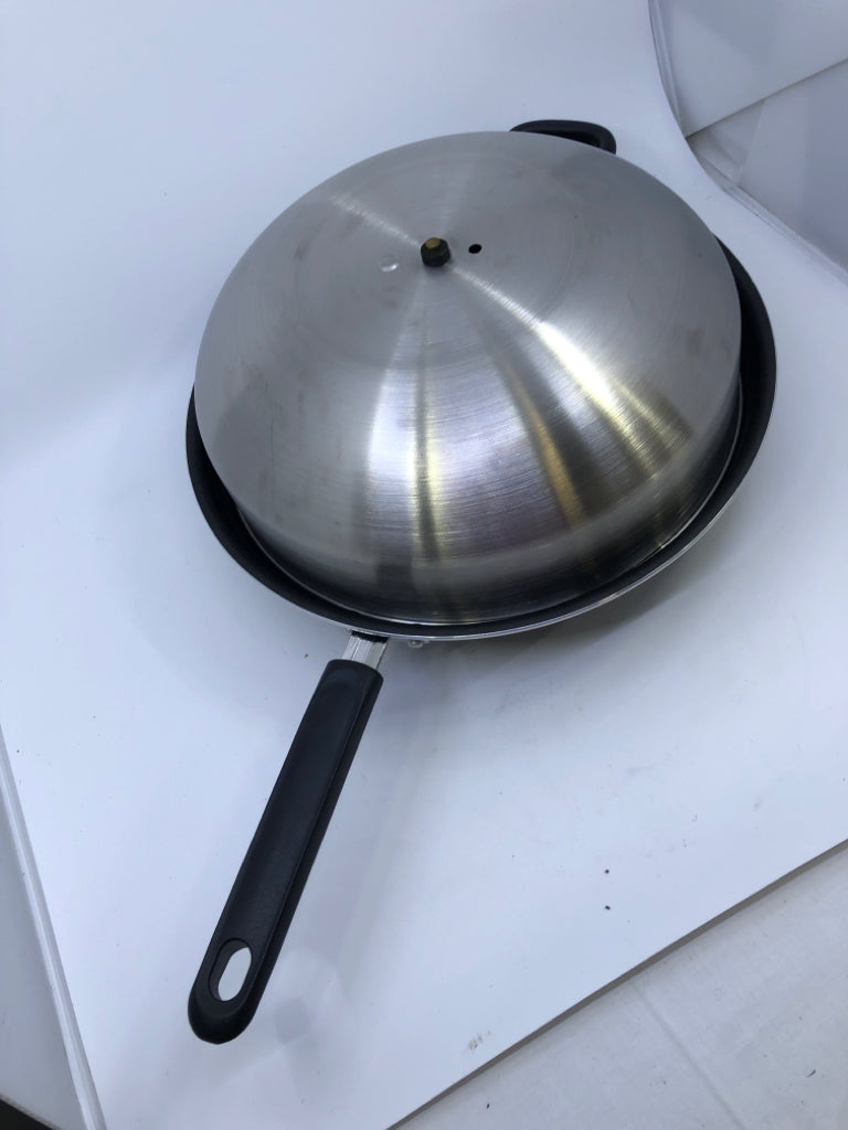 NONSTICK 13" SAUTE PAN W/STEAMER BASKET.