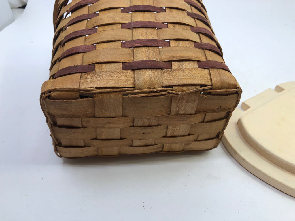 WOVEN HANGING BASKET W/ SNOWMAN W/ DEER COVER.