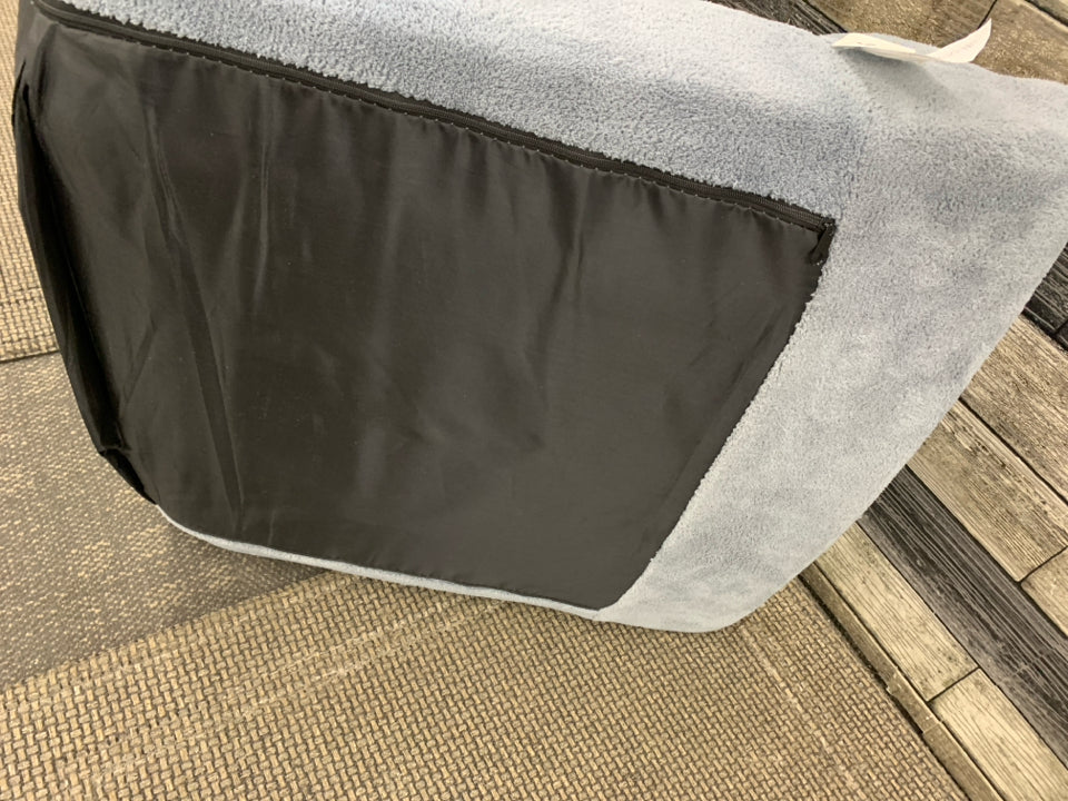5-POSITION GRAY GORELAX CHAIR W/WASHABLE COVER.