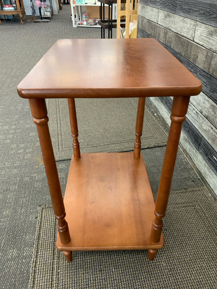 CARMEL COLOR 2 TIER WOOD SIDE TABLE.
