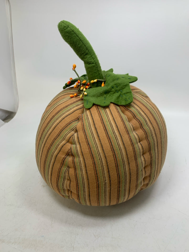 STRIPED PLUSH HEAVY BOTTOM PUMPKIN.
