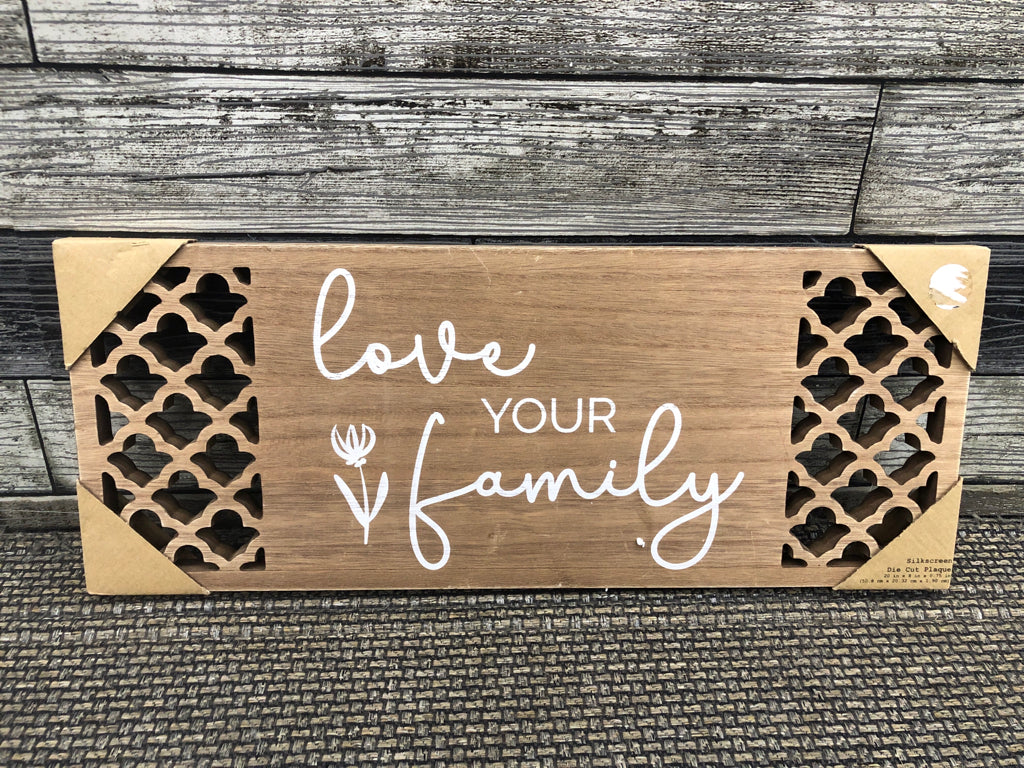 NIP 'LOVE YOUR FAMILY' WOOD RECTANGLE SIGN.