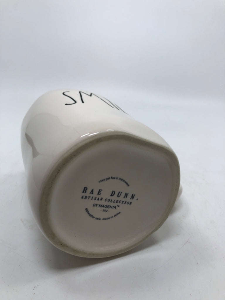 RAE DUNN "SMILE" MUG.