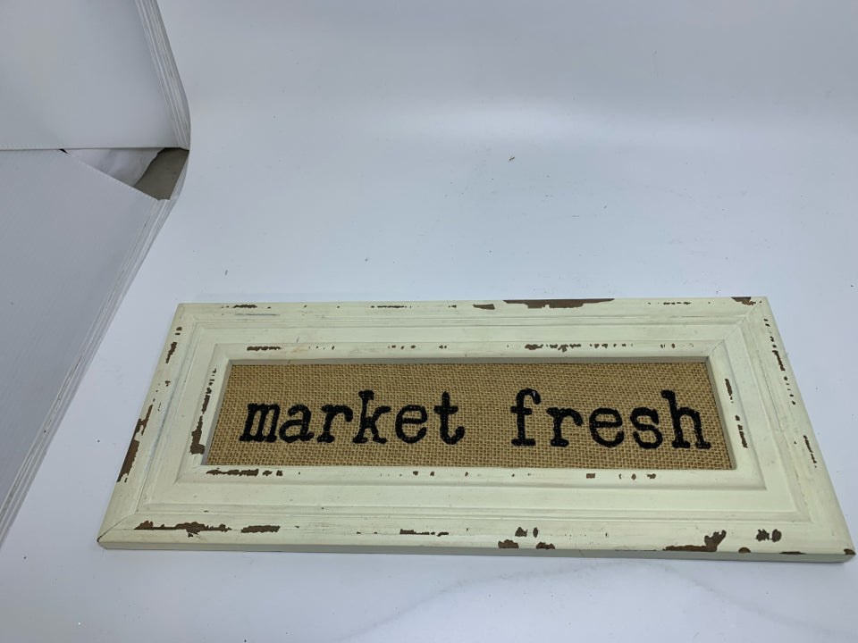 DISTRESSED CREAM FRAME BURLAP "MARKET FRESH" WALL HANGING.
