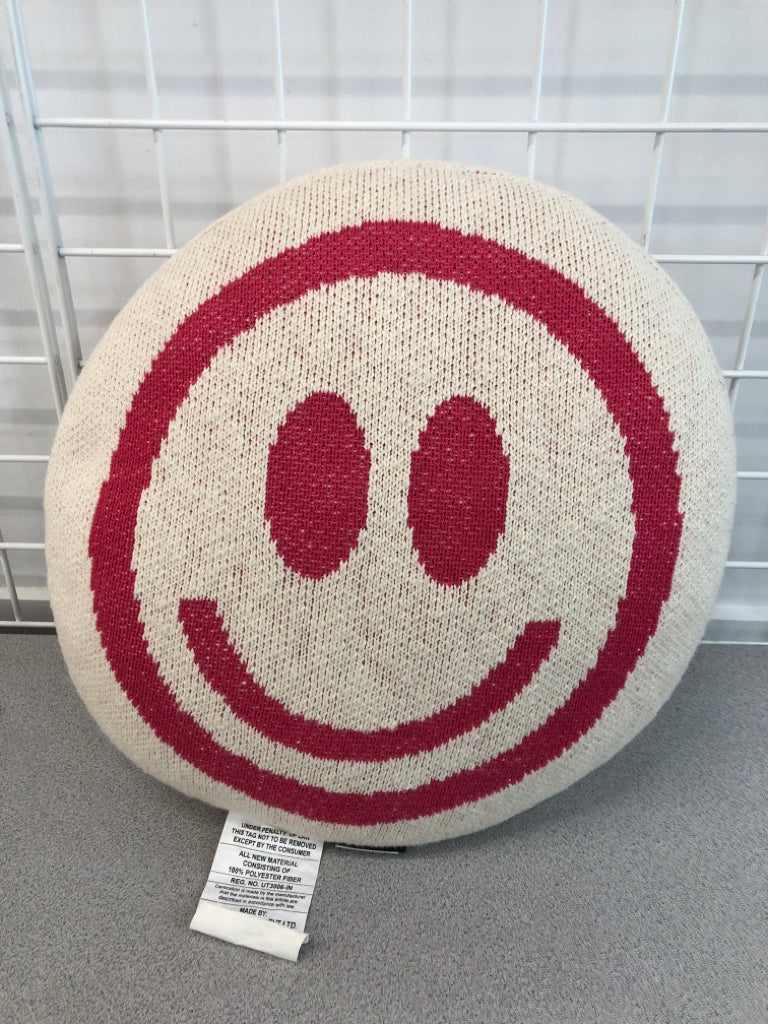 PINK SMILE KNITTED PILLOW.
